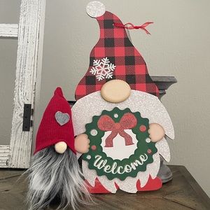 Gnome & Gnome Welcome Sign